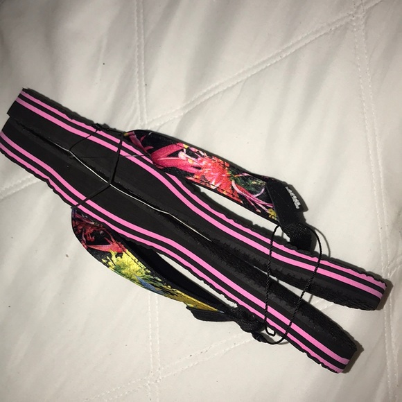 MUK LUK Sandals/flip flops - Picture 4 of 8